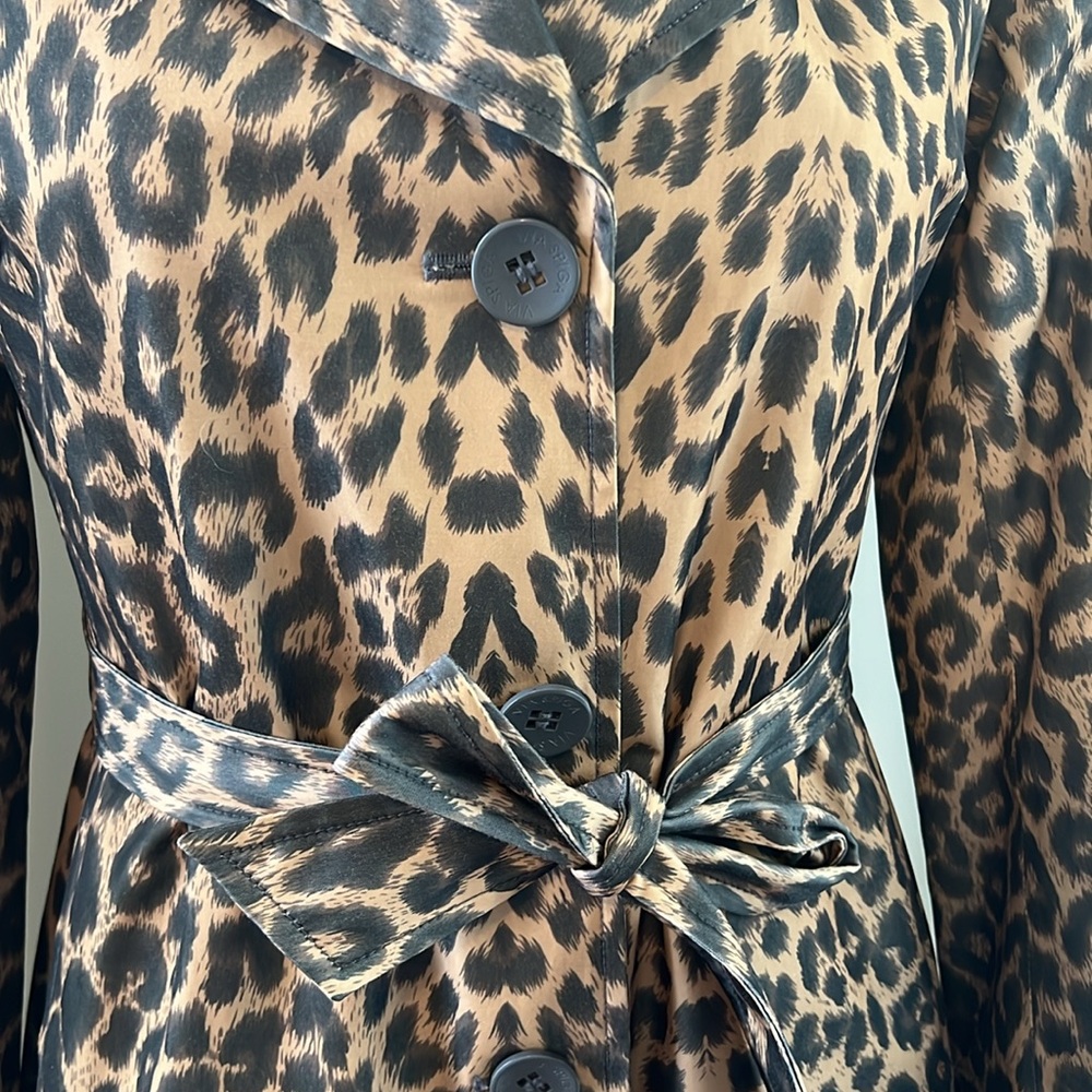 Leopard Raincoat - Picture 4 of 6
